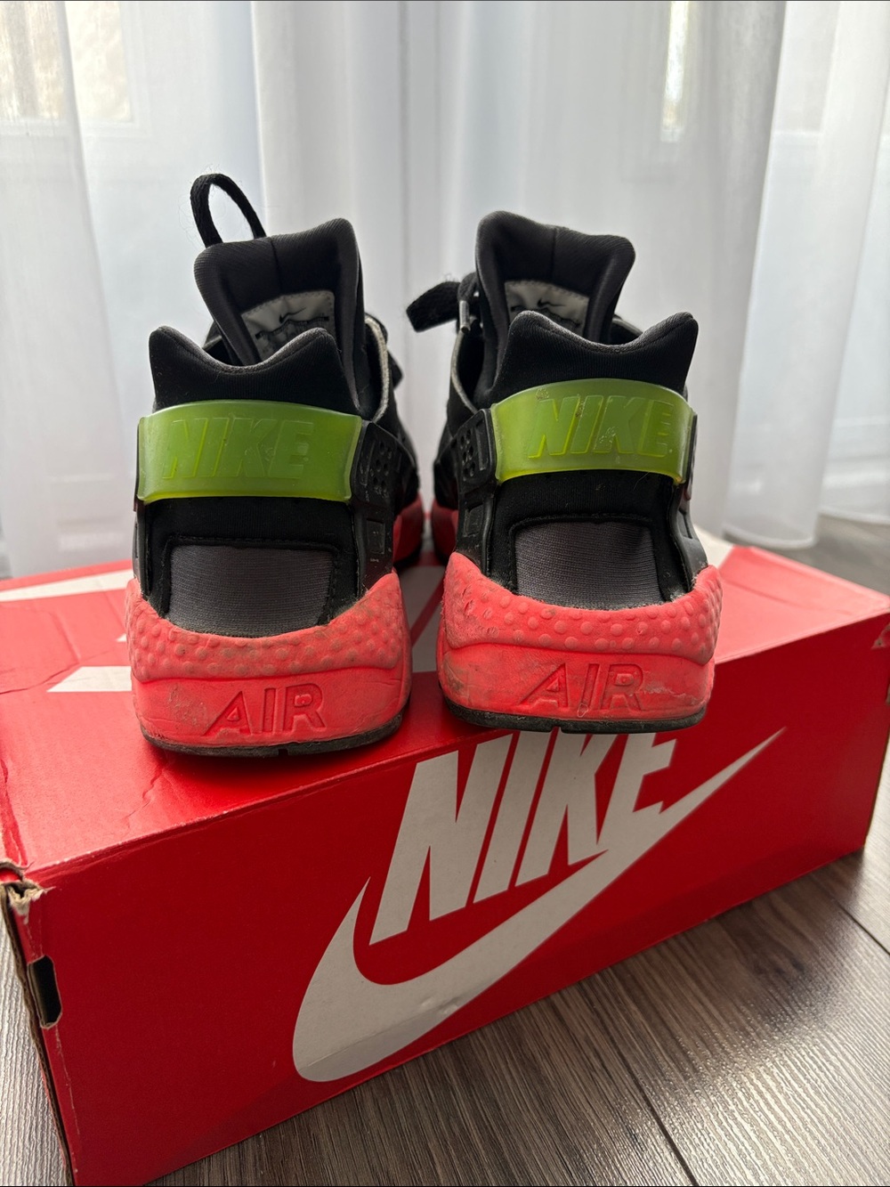 Nike Air Huarache Black Sneakers with Neon Pink Sole and Green Heel Accent - Picture 4 of 5